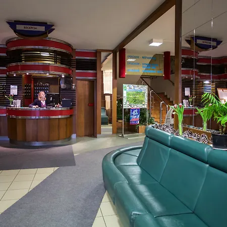 Hotel Poprad 3*